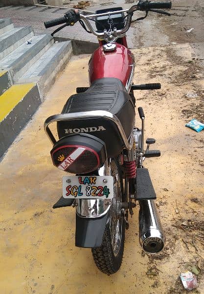 Honda 125 (2016 model) 10/10 condition 3