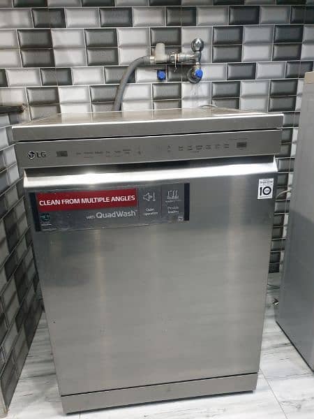 LG DISH WASHER ALMOST NEW 8