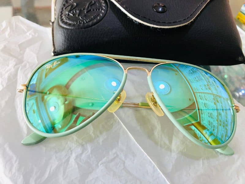 Brand New Ray. Ban sunglasses color green and blue with branded box 2