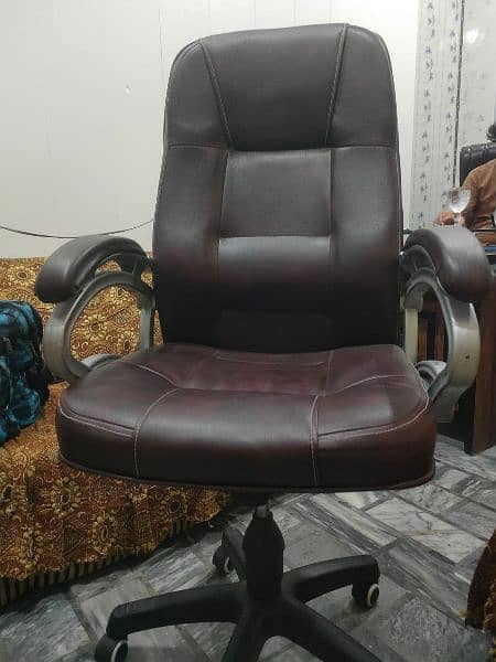 Office chair bilkul new condition 10 by 10 1