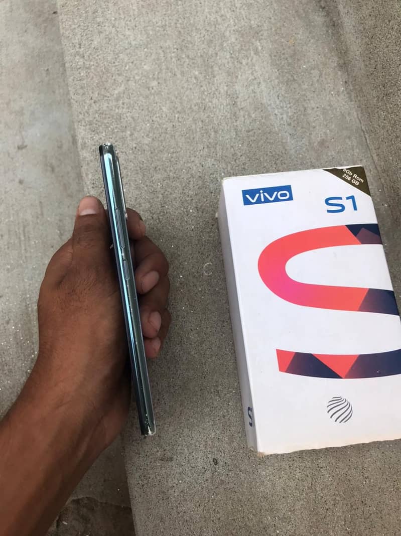 vivo s1 8/256 gb with box 1