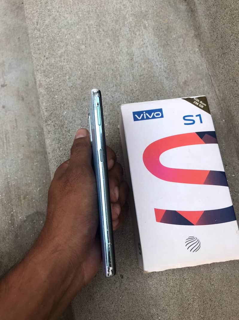 vivo s1 8/256 gb with box 2