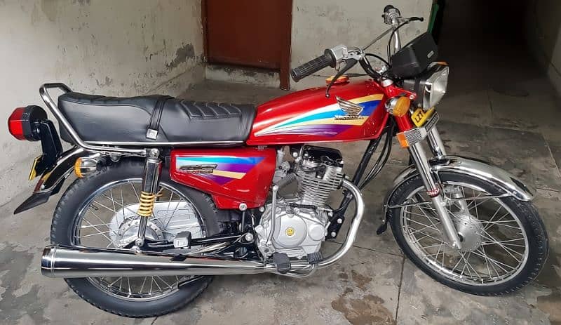 HONDA CG 125CC FOR SALE URGENT CONTACT WHATSAPP INFo. . . 03209799627 0