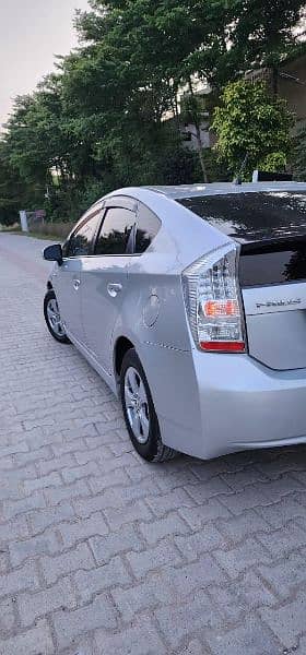 Toyota Prius 2011 1