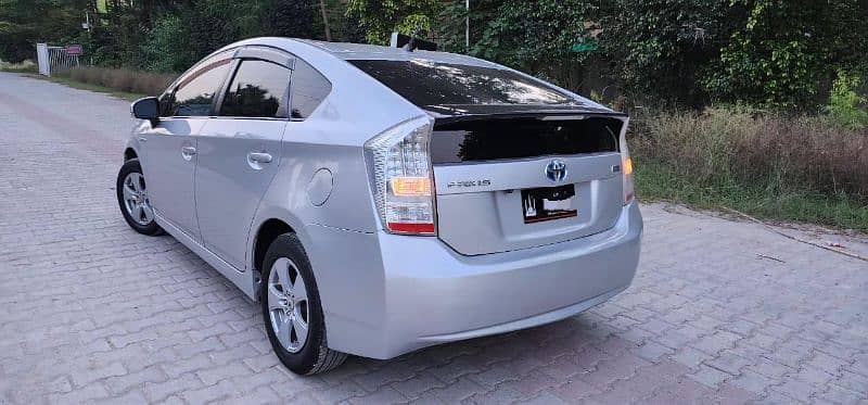 Toyota Prius 2011 3