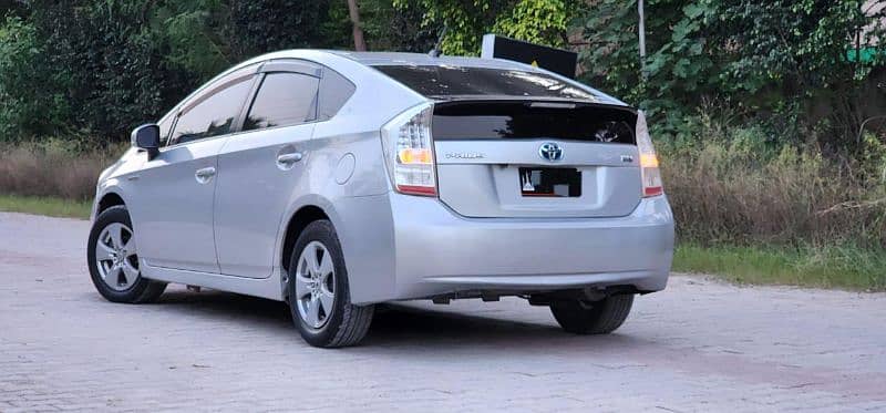 Toyota Prius 2011 6