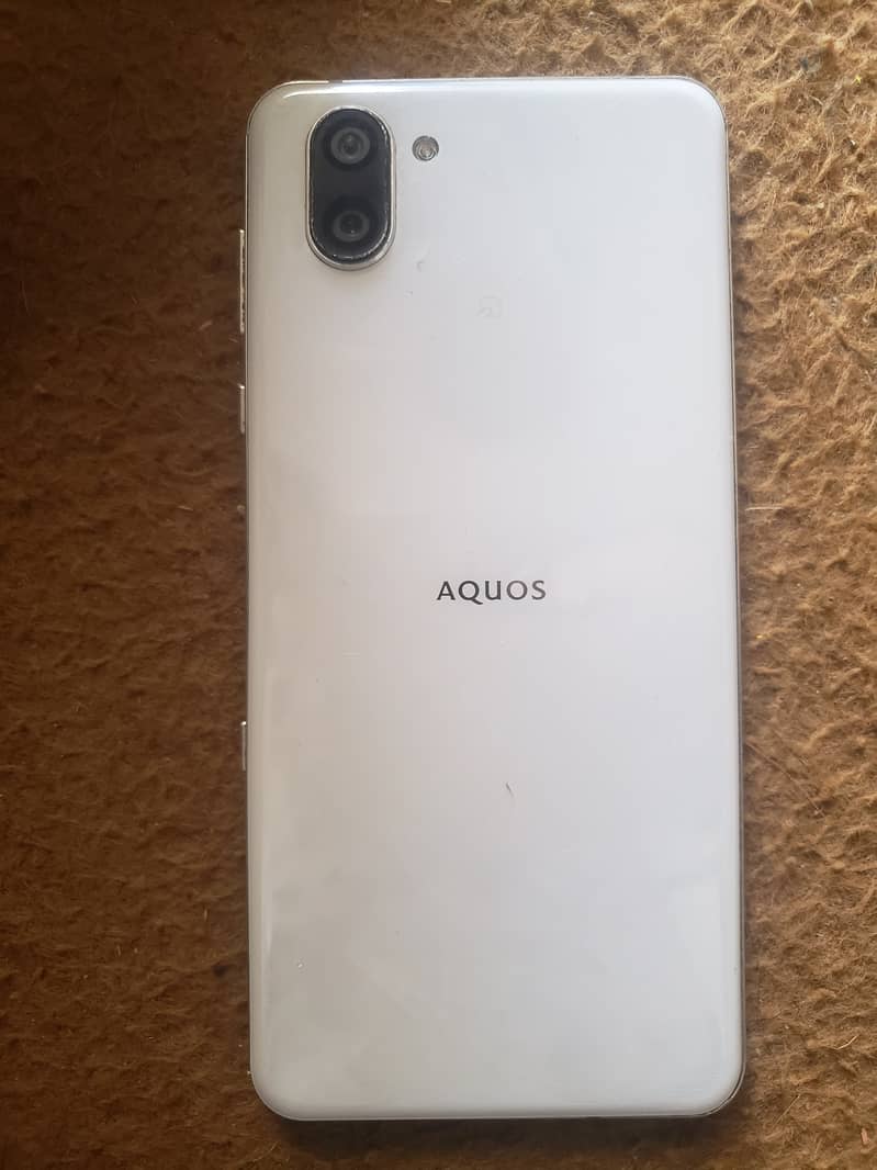 Aquos r3 1