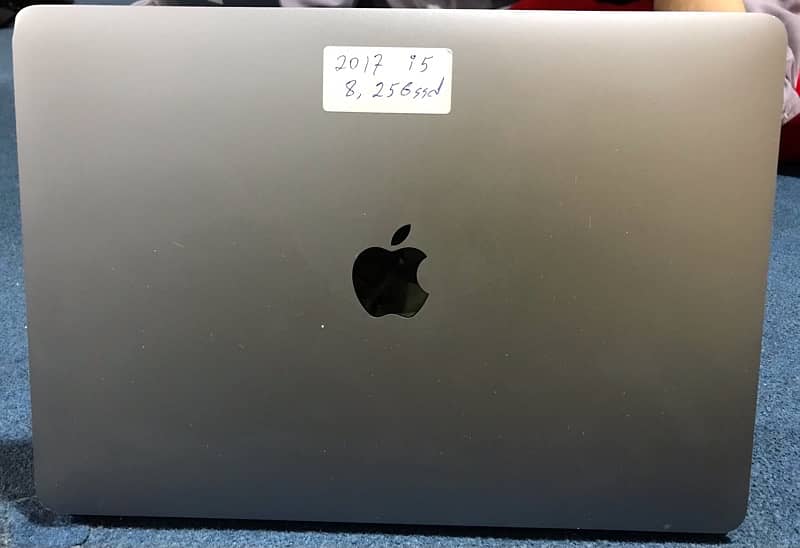 Apple MacBook Pro 2017 0