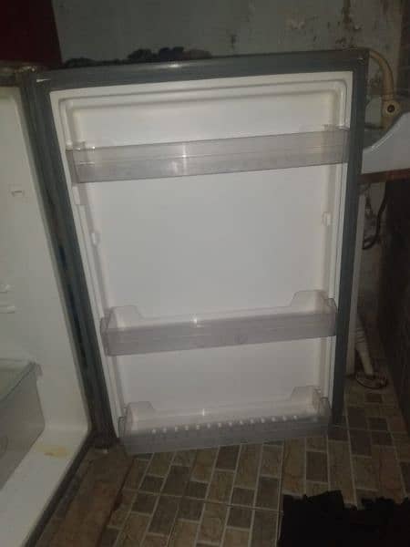 refrigerator good condition 0