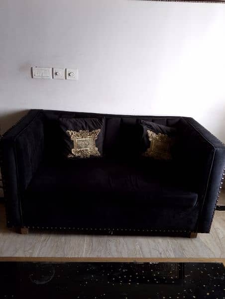 4 seater sofa 0