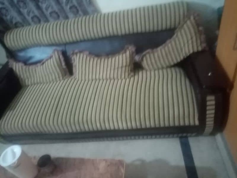 5 seater sofa good condition2sofa   5 seater 2