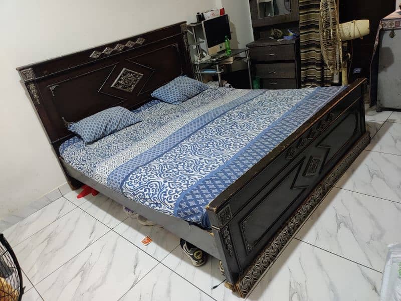 king size bed (matters kharb hai) 2