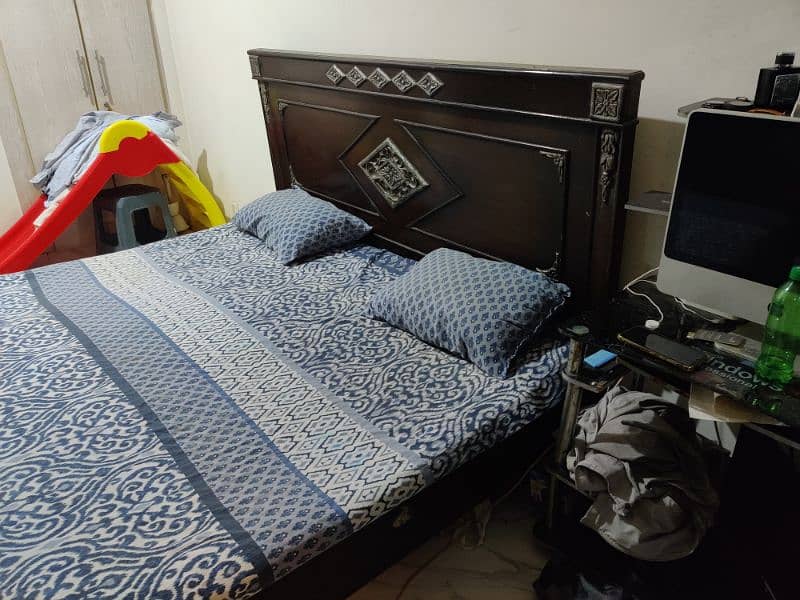 king size bed (matters kharb hai) 3