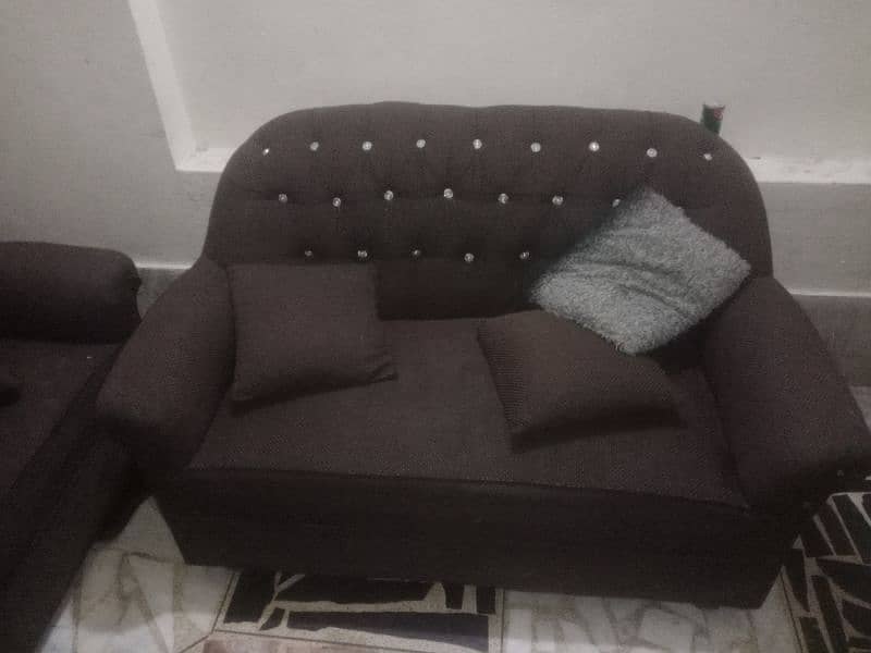 3 seater sofa condition good 1