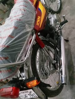 Honda CD 70 bike urgent sale. 0326:6759:135 contact on WhatsApp. 0