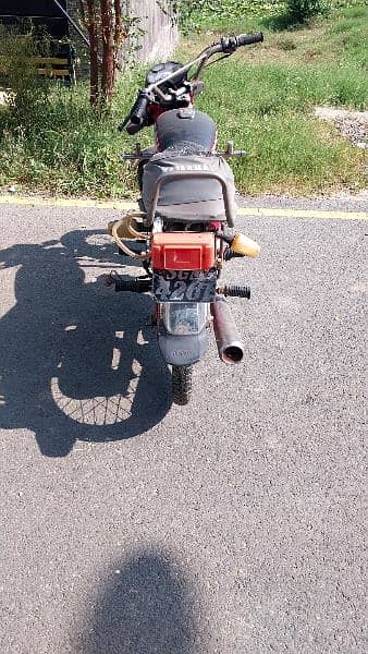 yamaha 4stroke bike for sale in good condition 3