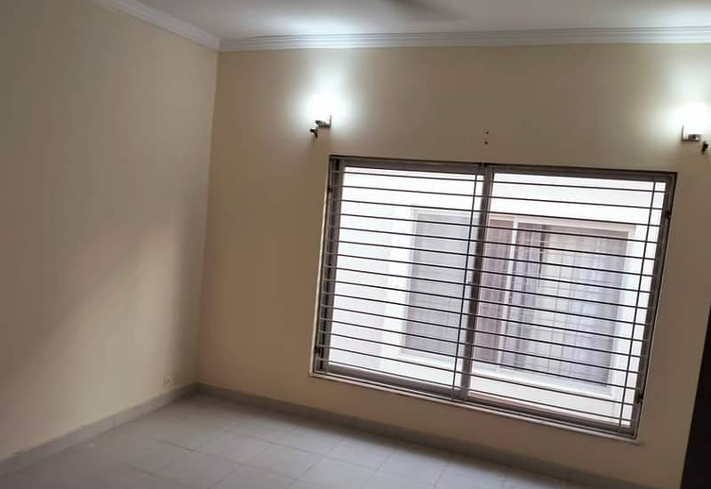 Precinct 10A Villa For Rent 13