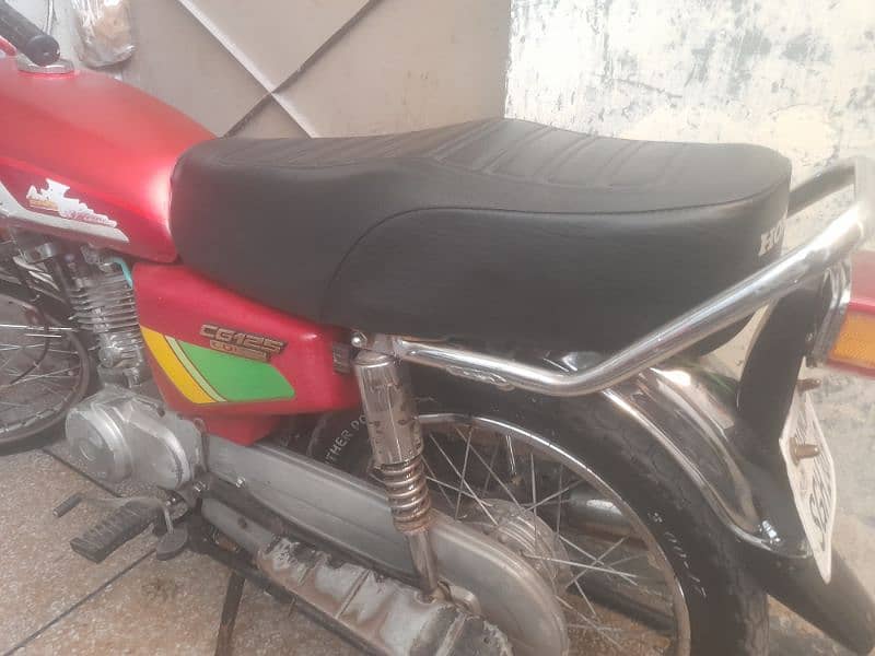 Honda cg125 engine ok condition ap k samne hai 14