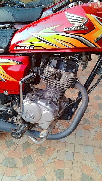 Honda 125 Red 2021 1