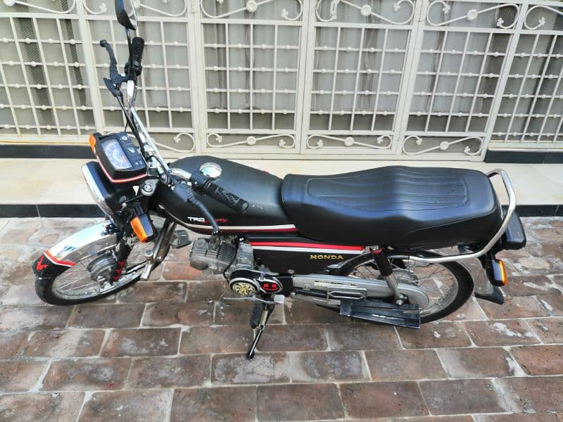 Honda CD70 bilkl new condition 10/10 0