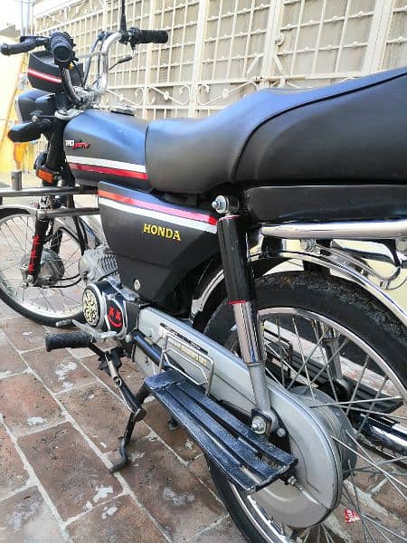 Honda CD70 bilkl new condition 10/10 2