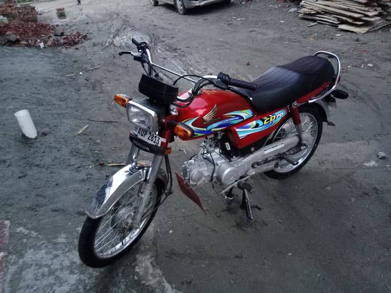 CD 70 motorcycle 1