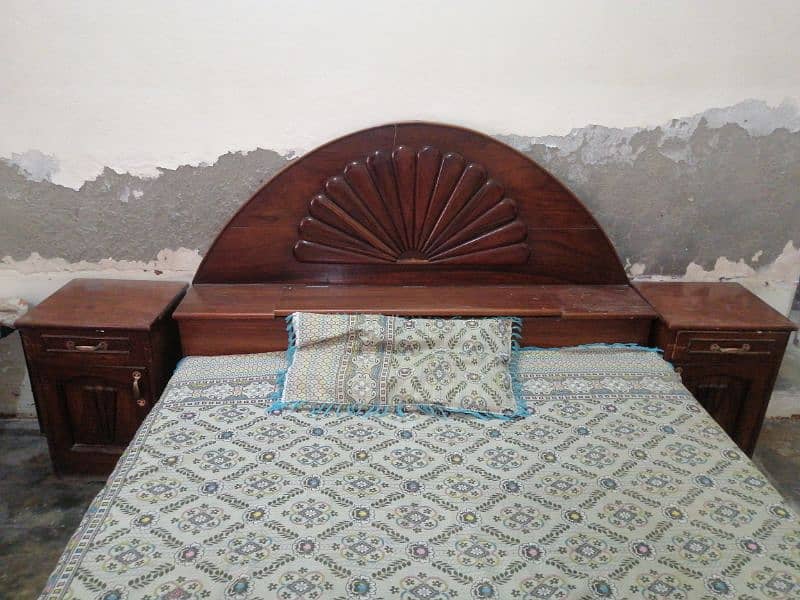 wooden bed in excellent condition 1