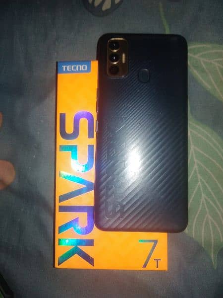 Tecno spark 7t 
4/64 
All genius just battery change 
 with only box 1