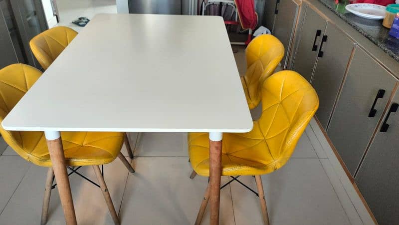 SMART Dinning Table with 4 Chair For Sale 1