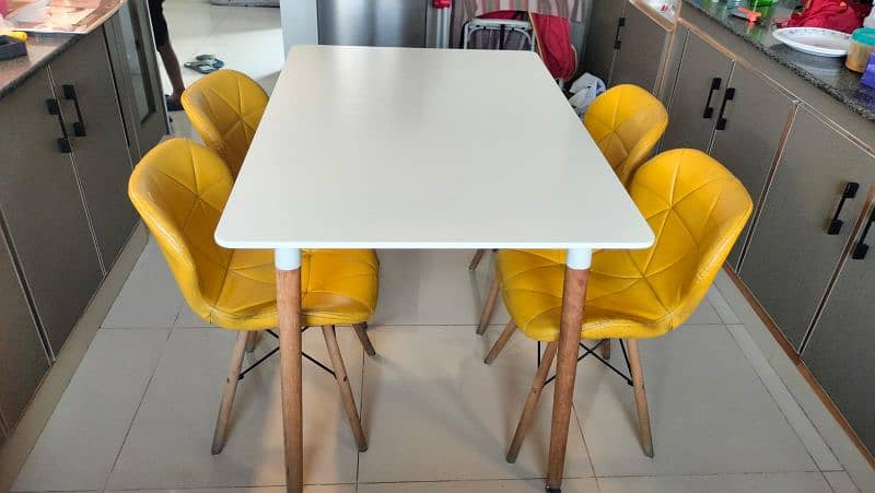 SMART Dinning Table with 4 Chair For Sale 3