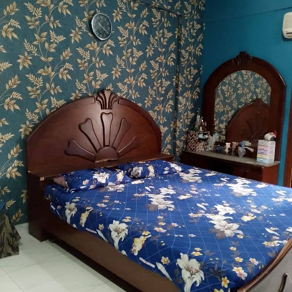 King size bed room set in used condition 1