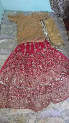 lehnga in silk availabl in use