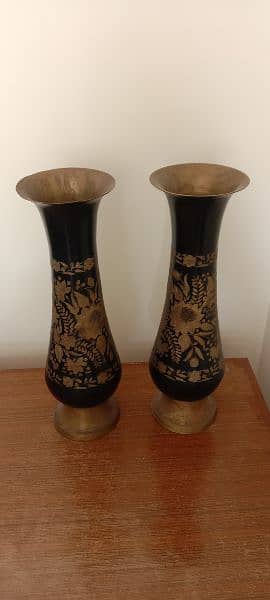 Brass antique vase 1