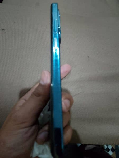 Selling my infinix hot 40i 3