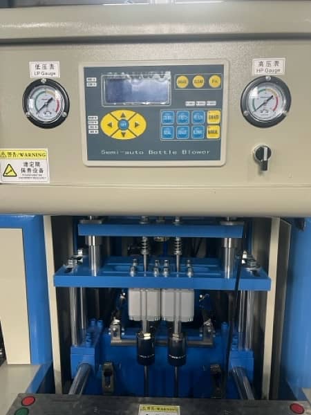 Pet bottles blowing moulding machine 880 3