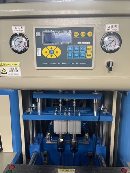 Pet bottles blowing moulding machine 880 4