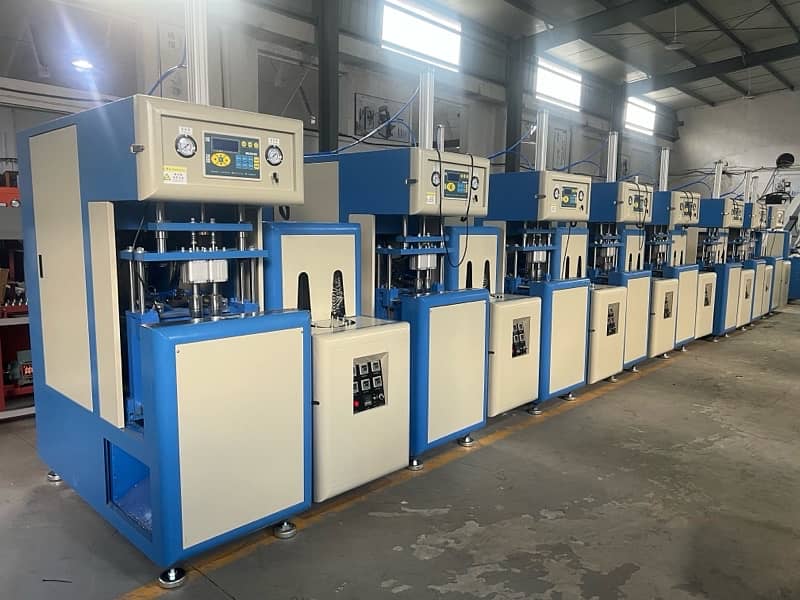 Pet bottles blowing moulding machine 880 8