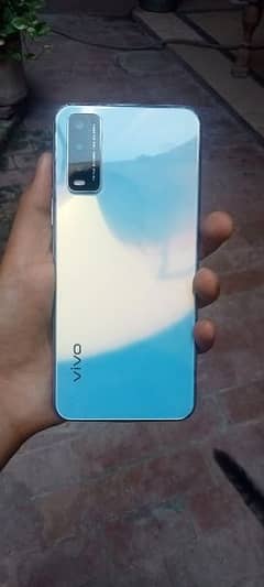 Vivo Y20.4/64 . box and charger available