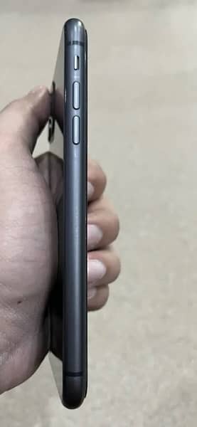 iPhone 11 64gb non pta factory unlock black colour 10/10 condition 3