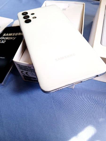 Samsung galaxy A32
Complete box, Like New 3