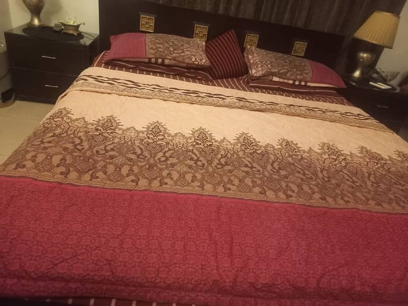 King bed without Mattress 3