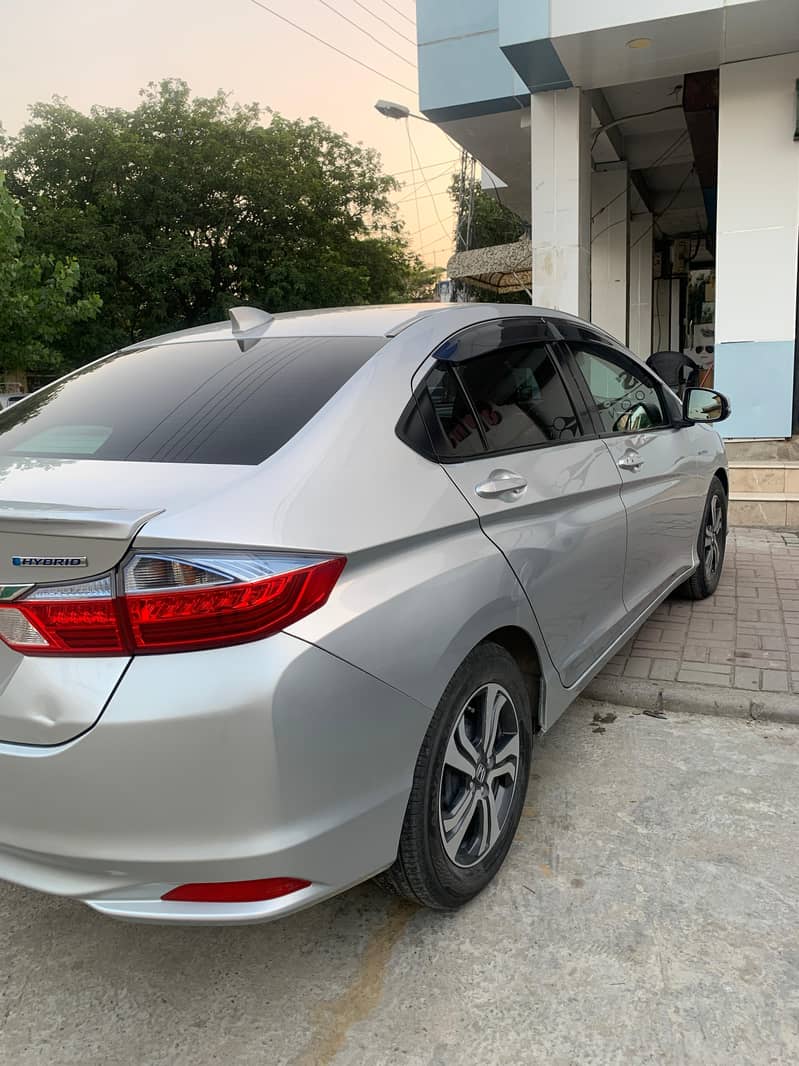 Honda Grace Hybrid (2017) 2021 Islamabad Registration 3