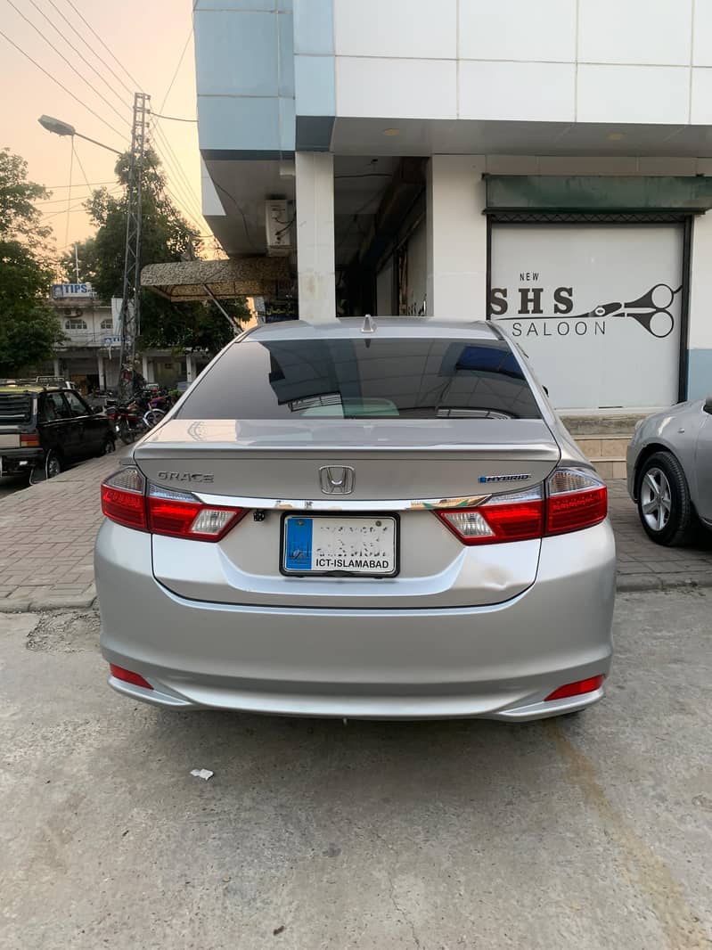 Honda Grace Hybrid (2017) 2021 Islamabad Registration 4