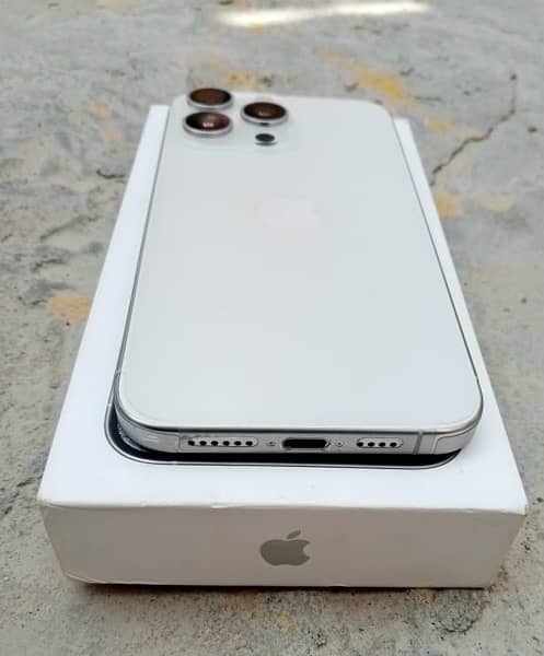 iphone 15 pro max 256gb jv white tatitnum 2