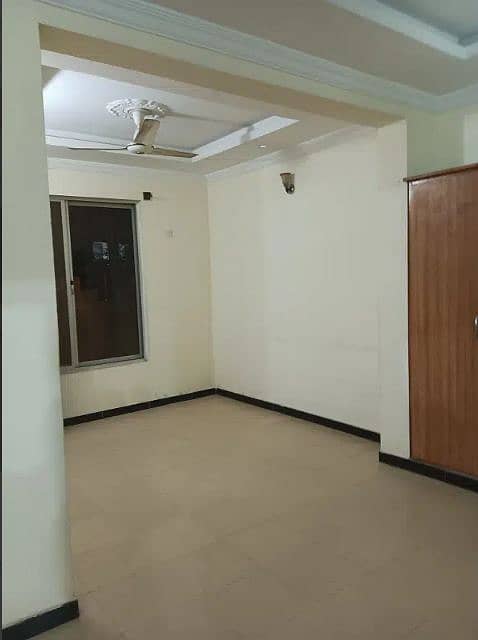 10 marla upper portion for rent for Family and Silent office (Call center + Software house) 0