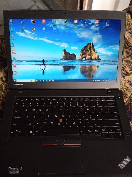 Lenovo Thinkpad i7 5 Generation 9