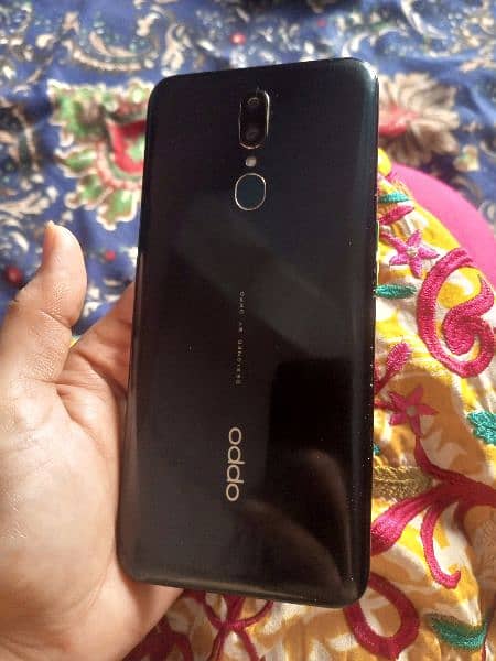 oppo f11 8 gb256 gb lush condition 4