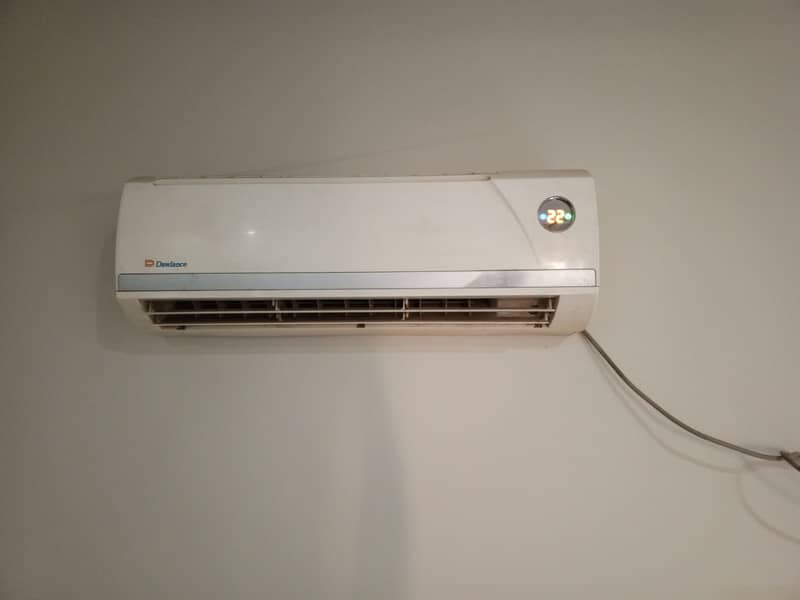 Dawlance 1 Ton Ac in Good condition 1