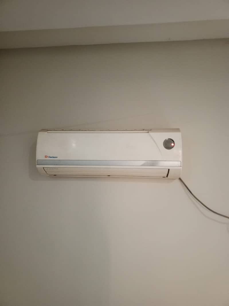 Dawlance 1 Ton Ac in Good condition 2