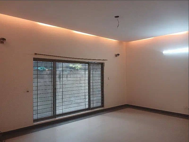 1 Kanal house for rent main road school academy office (Call center + Software house 1